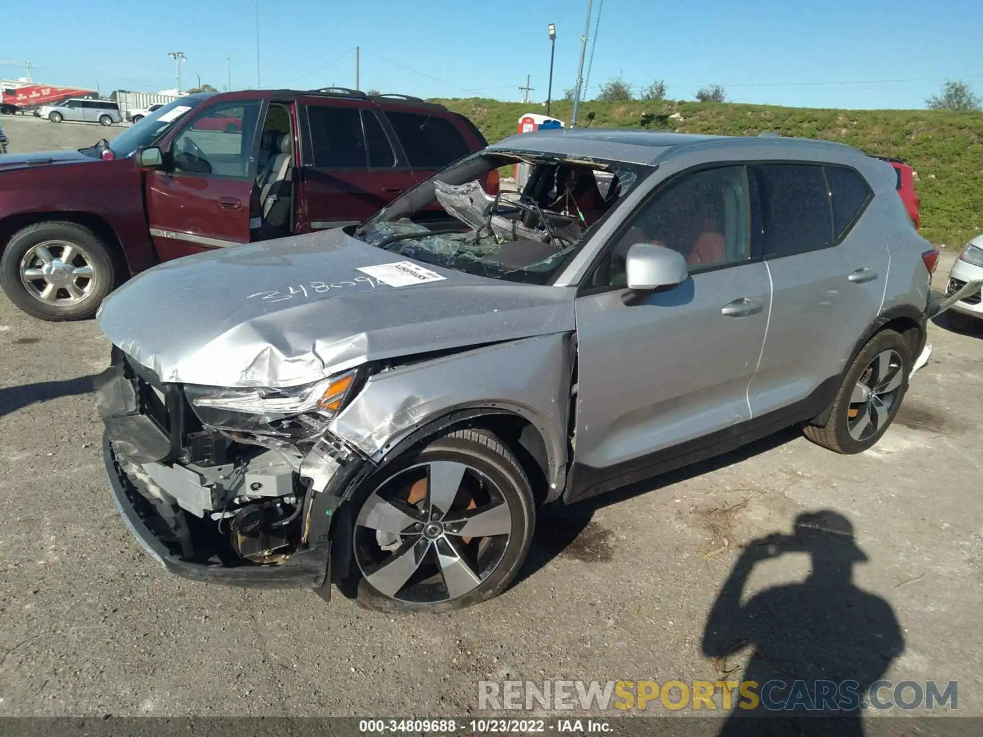 2 Photograph of a damaged car YV4162UK9K2145407 VOLVO XC40 2019