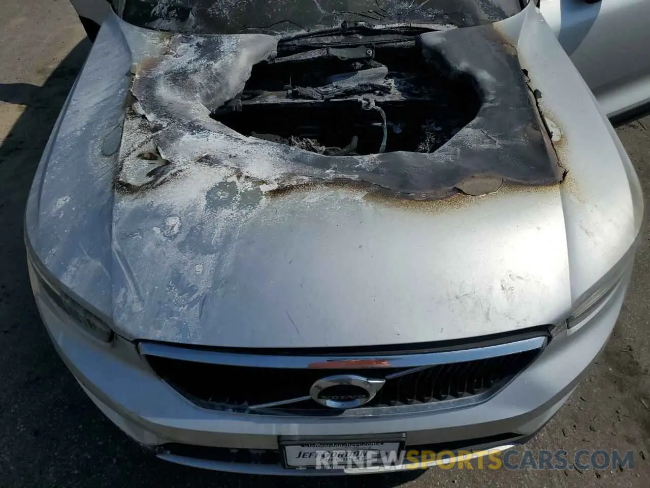 12 Photograph of a damaged car YV4162UKXK2060334 VOLVO XC40 2019
