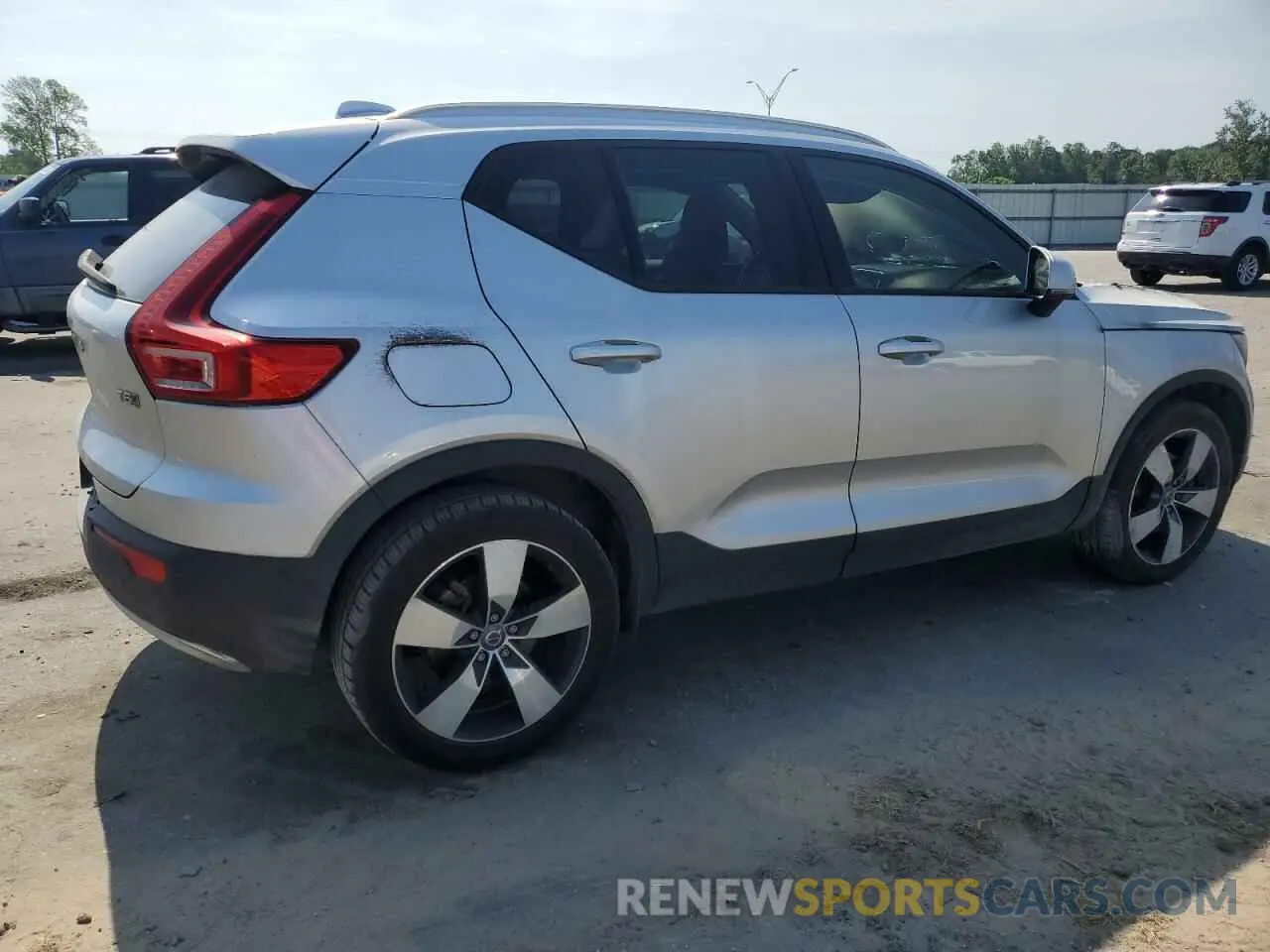 3 Photograph of a damaged car YV4162UKXK2060334 VOLVO XC40 2019
