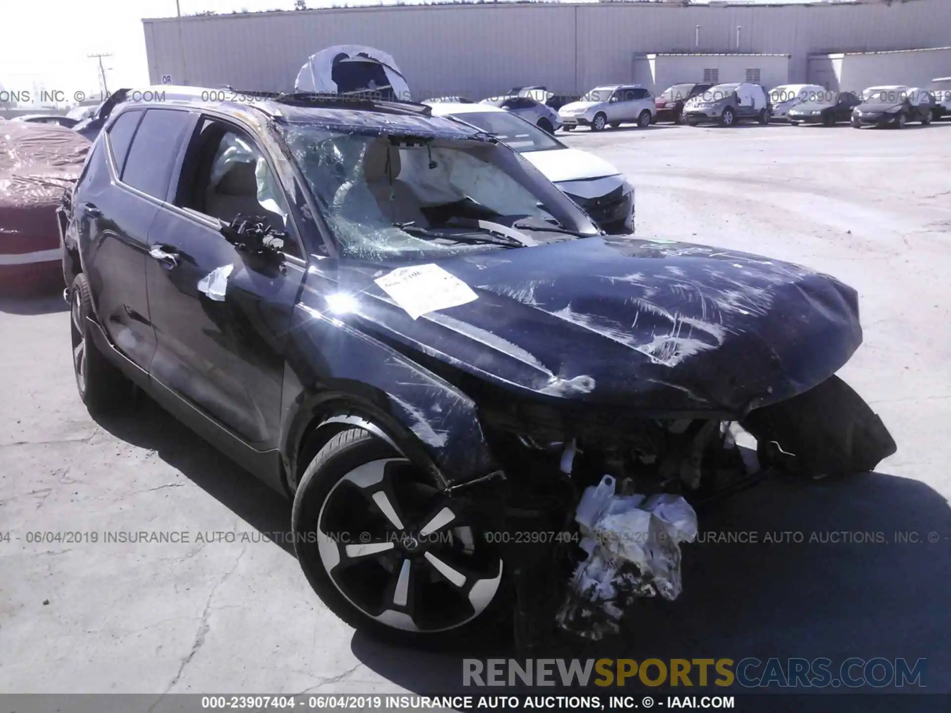 1 Photograph of a damaged car YV4162UKXK2071477 VOLVO XC40 2019