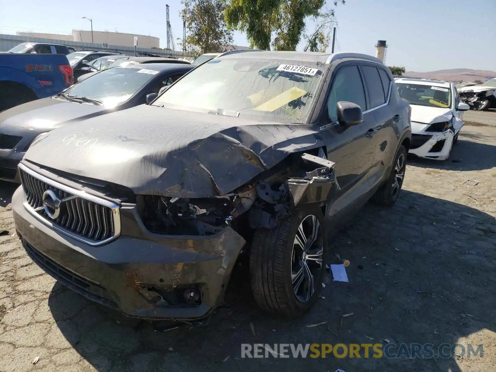 2 Photograph of a damaged car YV4162UL0K2145093 VOLVO XC40 2019