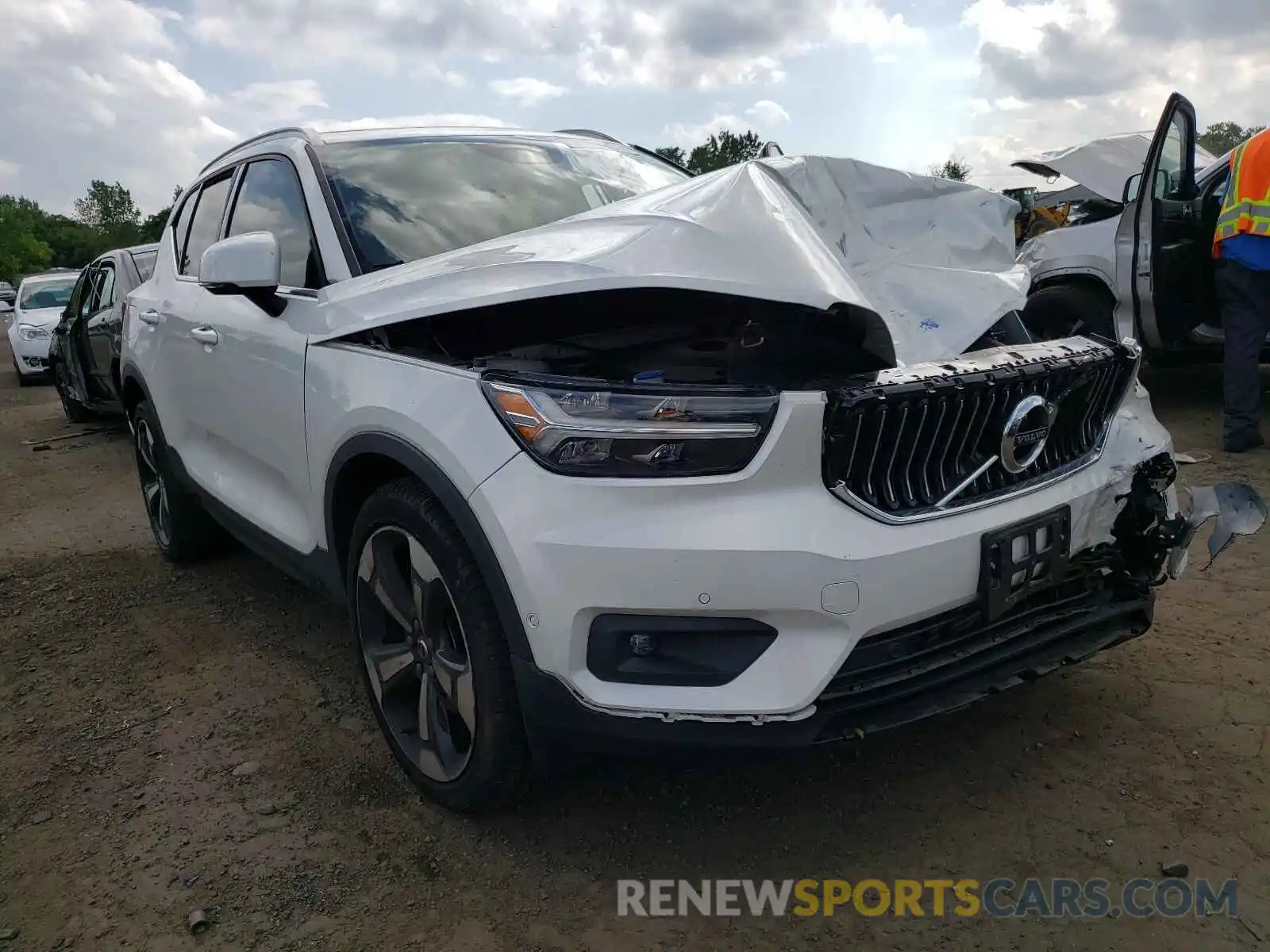 1 Photograph of a damaged car YV4162UL2K2062359 VOLVO XC40 2019