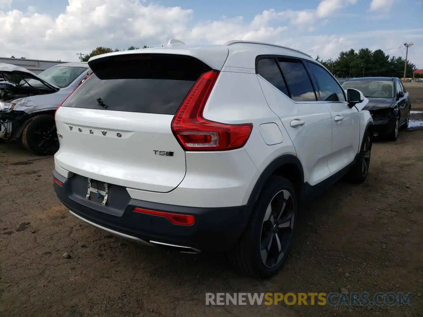 4 Photograph of a damaged car YV4162UL2K2062359 VOLVO XC40 2019