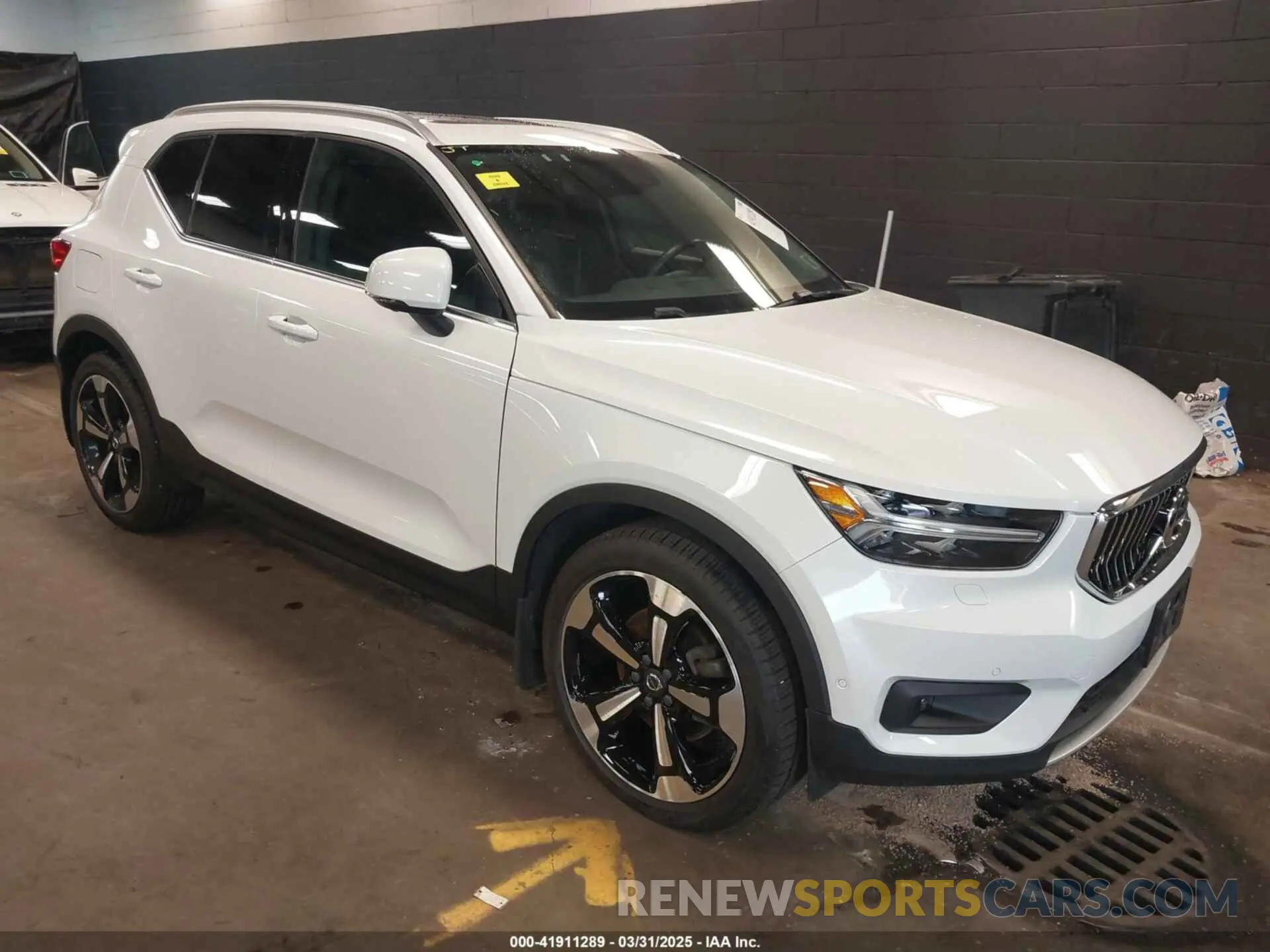 1 Photograph of a damaged car YV4162UL5K2046401 VOLVO XC40 2019