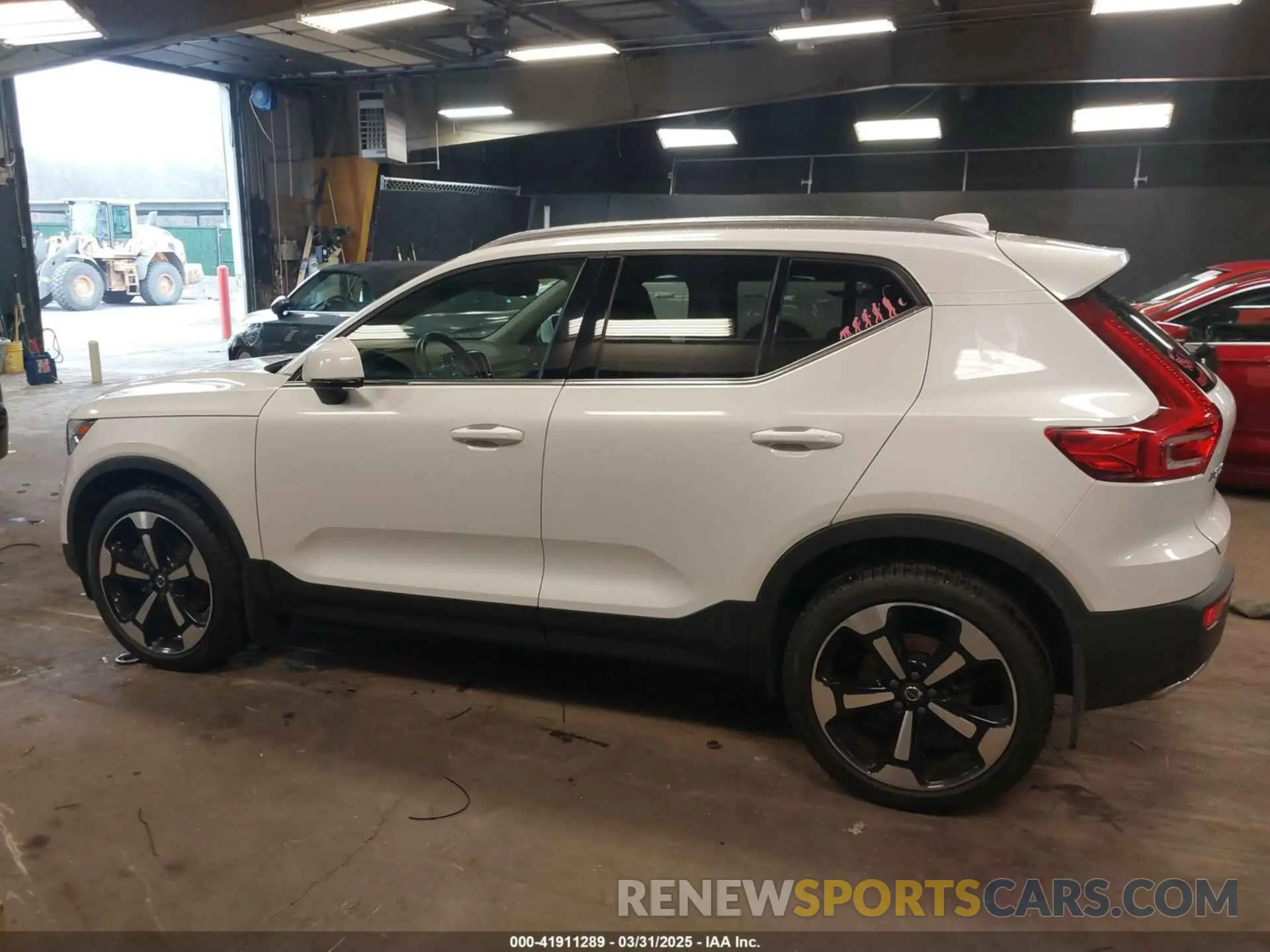 14 Photograph of a damaged car YV4162UL5K2046401 VOLVO XC40 2019