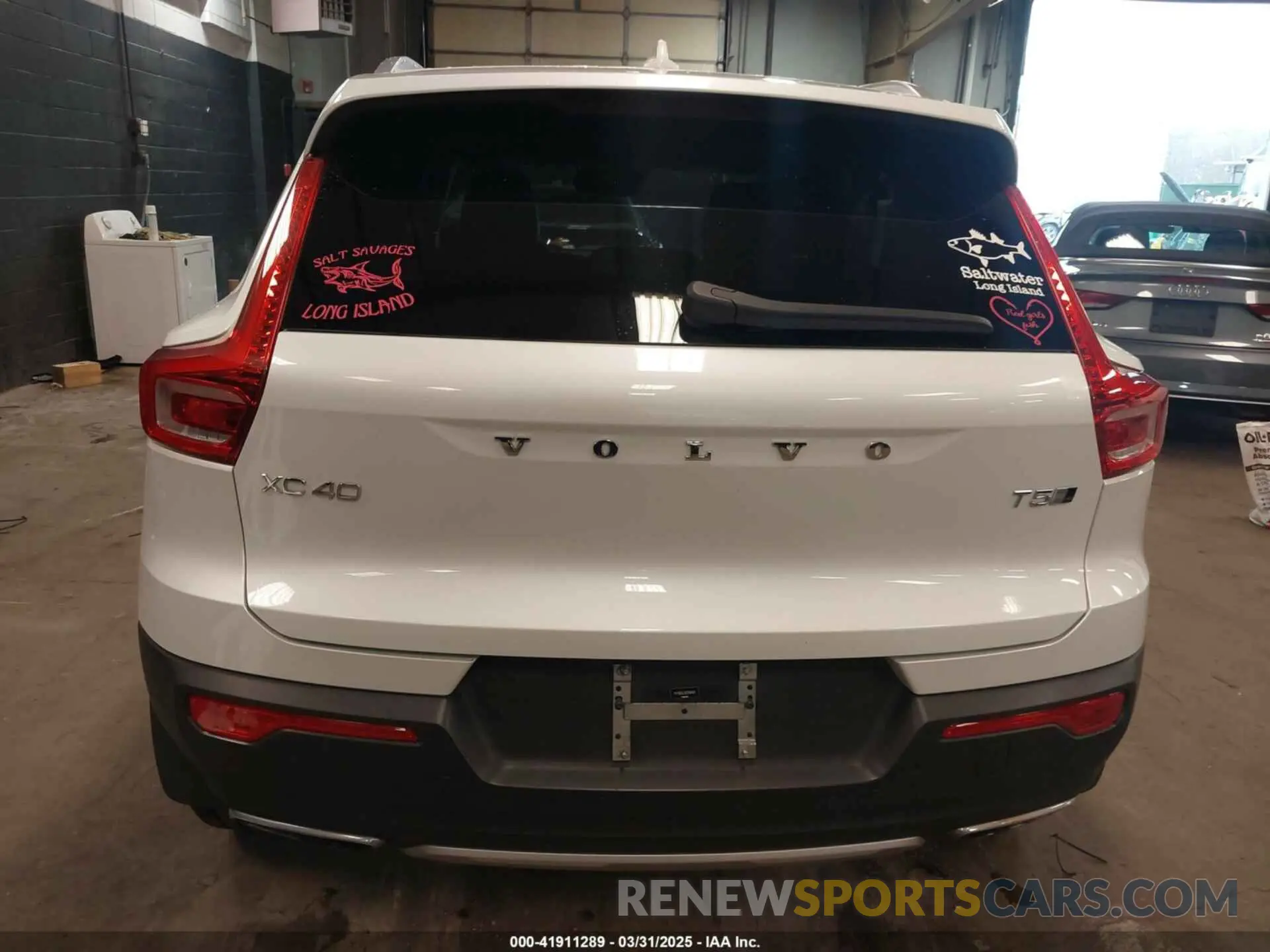 16 Photograph of a damaged car YV4162UL5K2046401 VOLVO XC40 2019