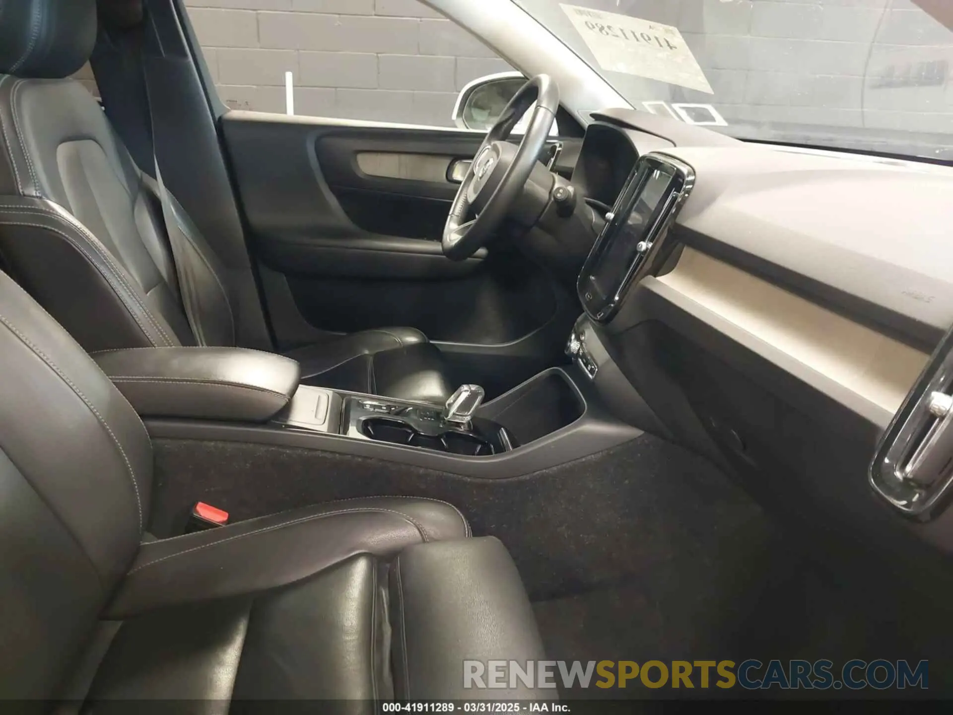 5 Photograph of a damaged car YV4162UL5K2046401 VOLVO XC40 2019