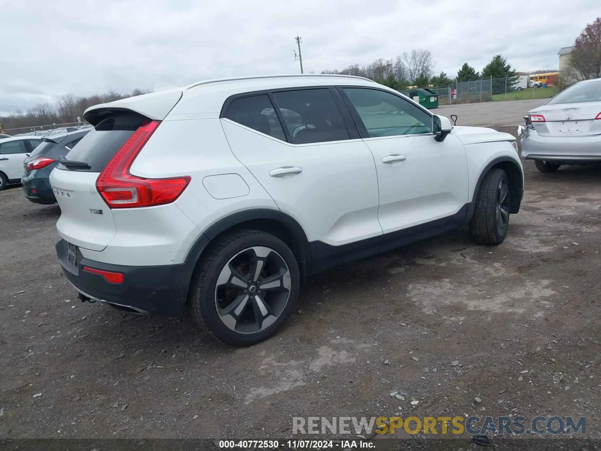 4 Photograph of a damaged car YV4162UL5K2074005 VOLVO XC40 2019