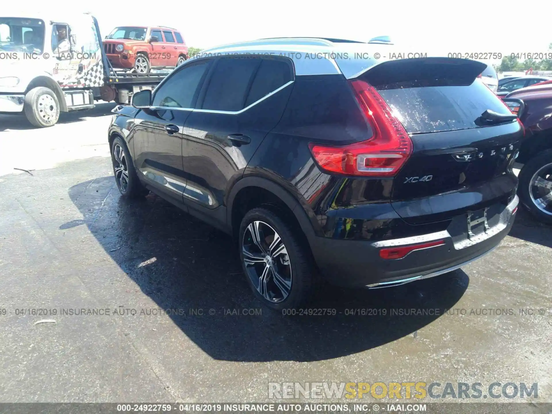 3 Photograph of a damaged car YV4162UL5K2085828 VOLVO XC40 2019