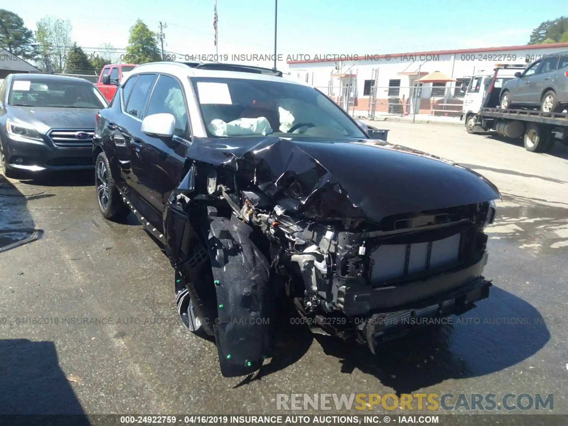 6 Photograph of a damaged car YV4162UL5K2085828 VOLVO XC40 2019