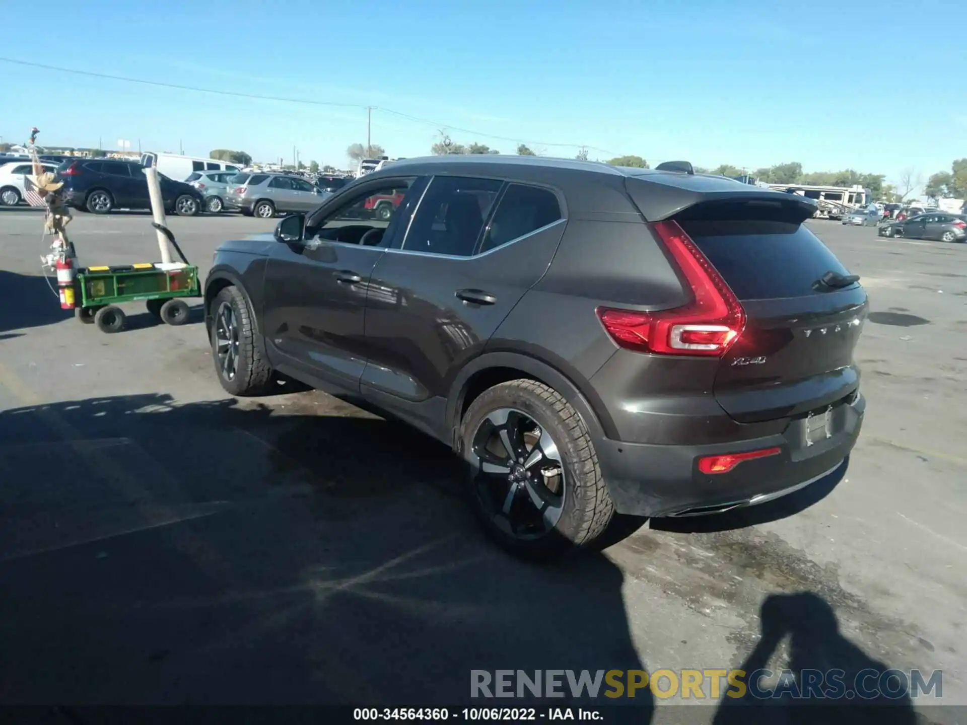 3 Photograph of a damaged car YV4162UL5K2130704 VOLVO XC40 2019