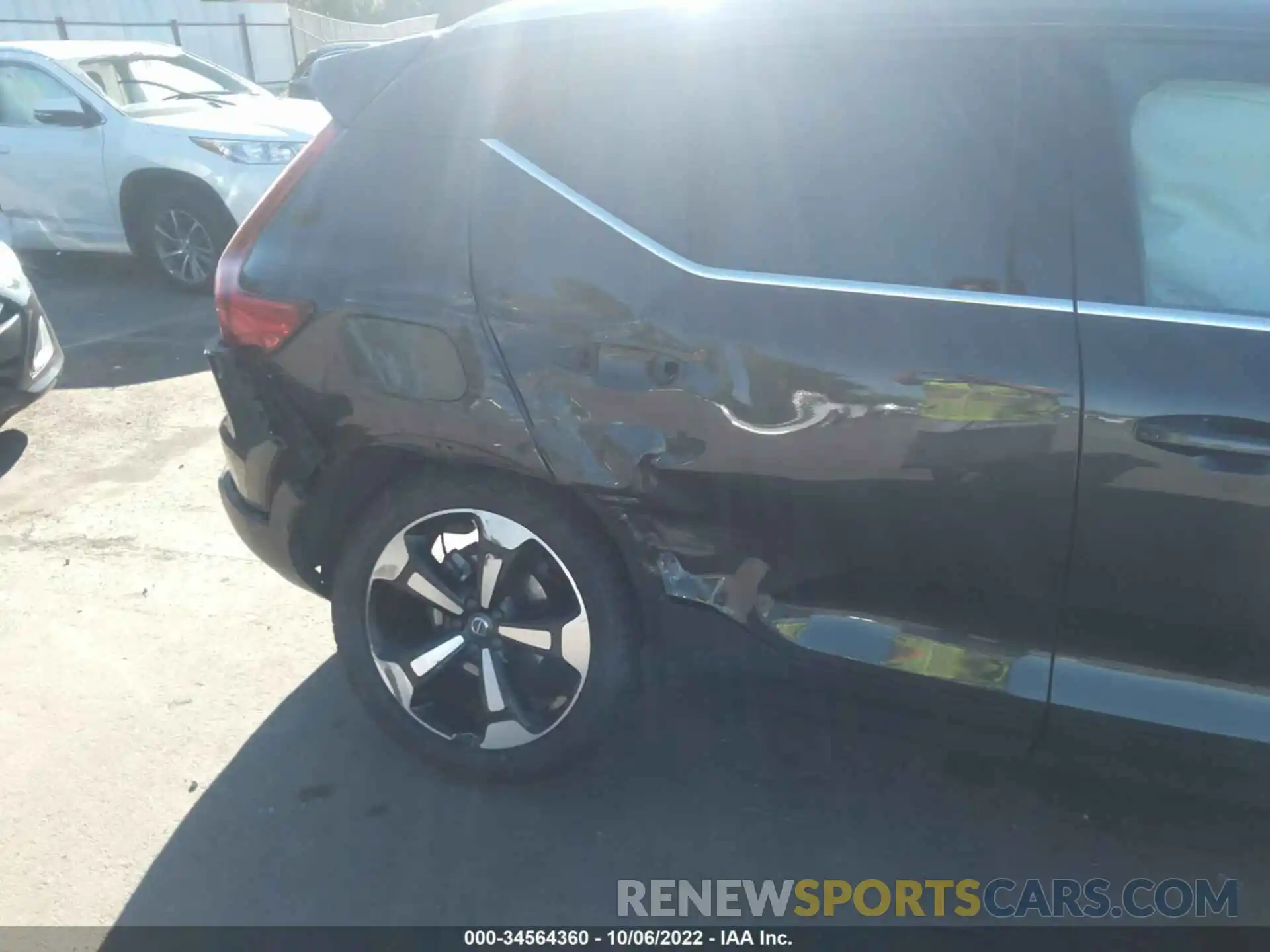 6 Photograph of a damaged car YV4162UL5K2130704 VOLVO XC40 2019