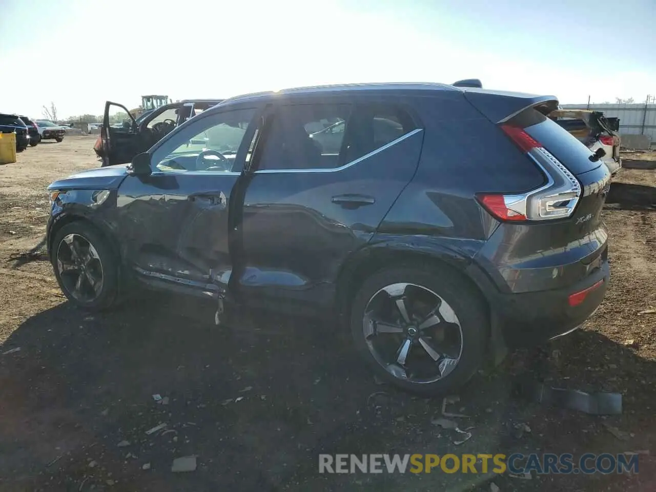 2 Photograph of a damaged car YV4162UL7K2047551 VOLVO XC40 2019