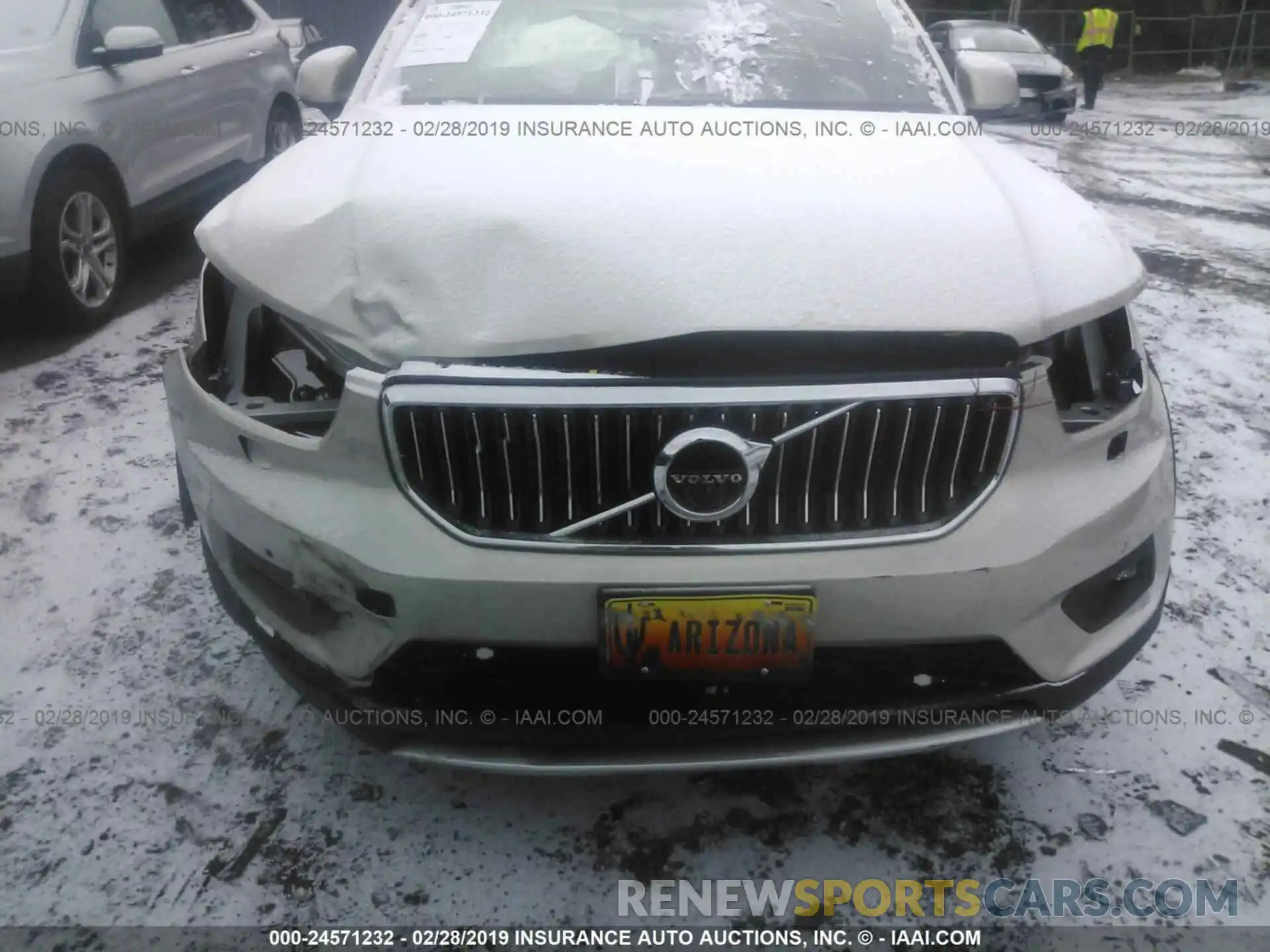 6 Photograph of a damaged car YV4162UL8K2068330 VOLVO XC40 2019