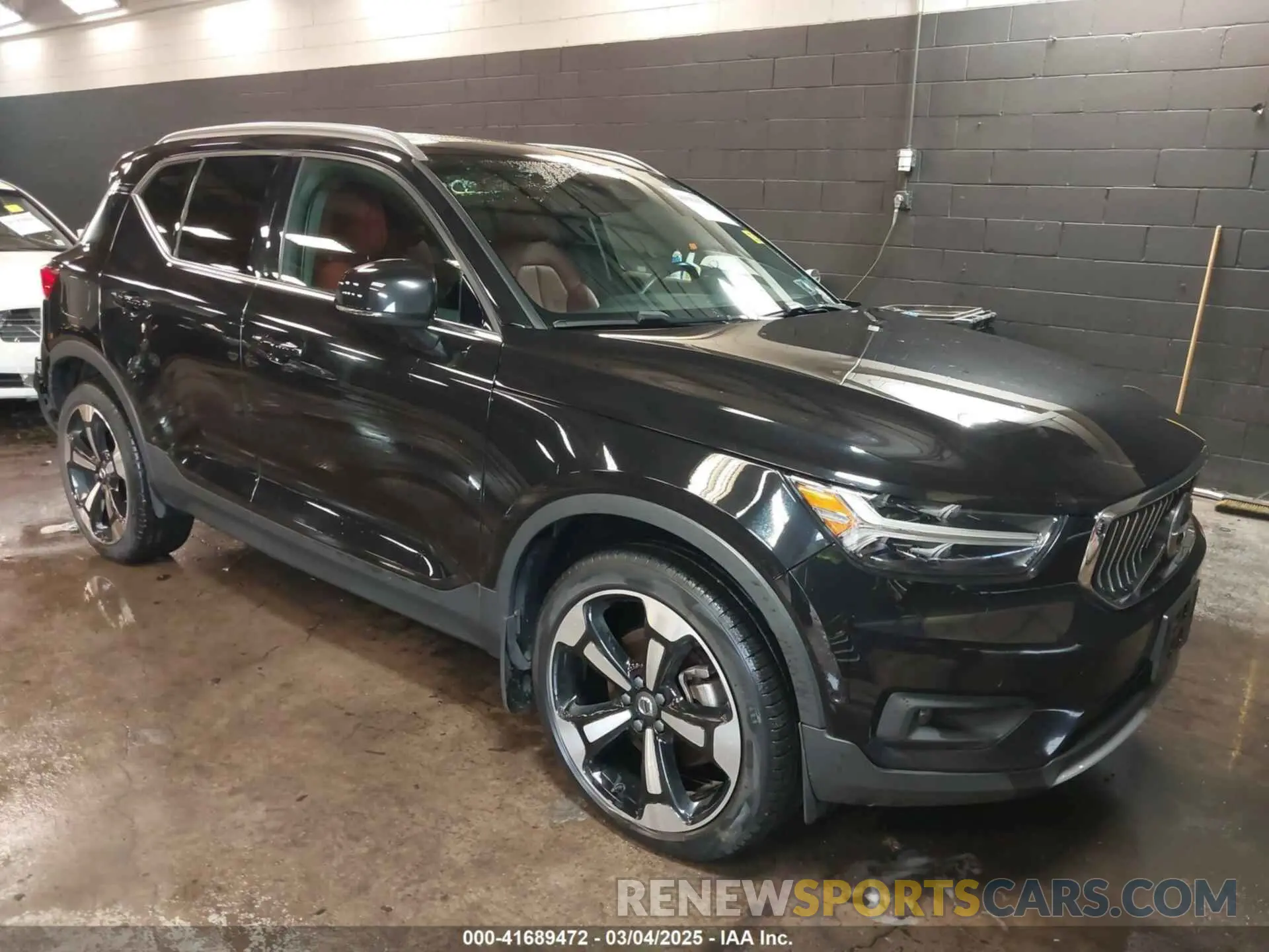 1 Photograph of a damaged car YV4162UL9K2099487 VOLVO XC40 2019