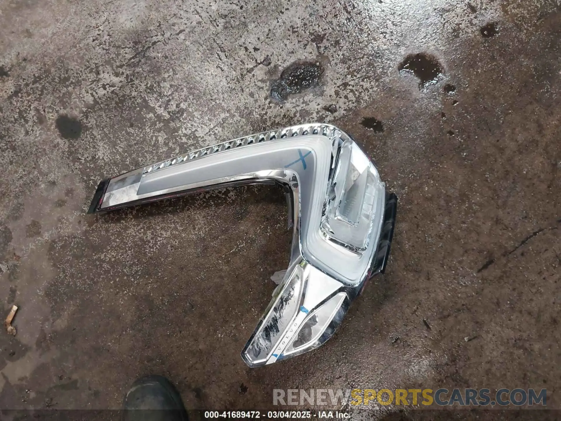 12 Photograph of a damaged car YV4162UL9K2099487 VOLVO XC40 2019