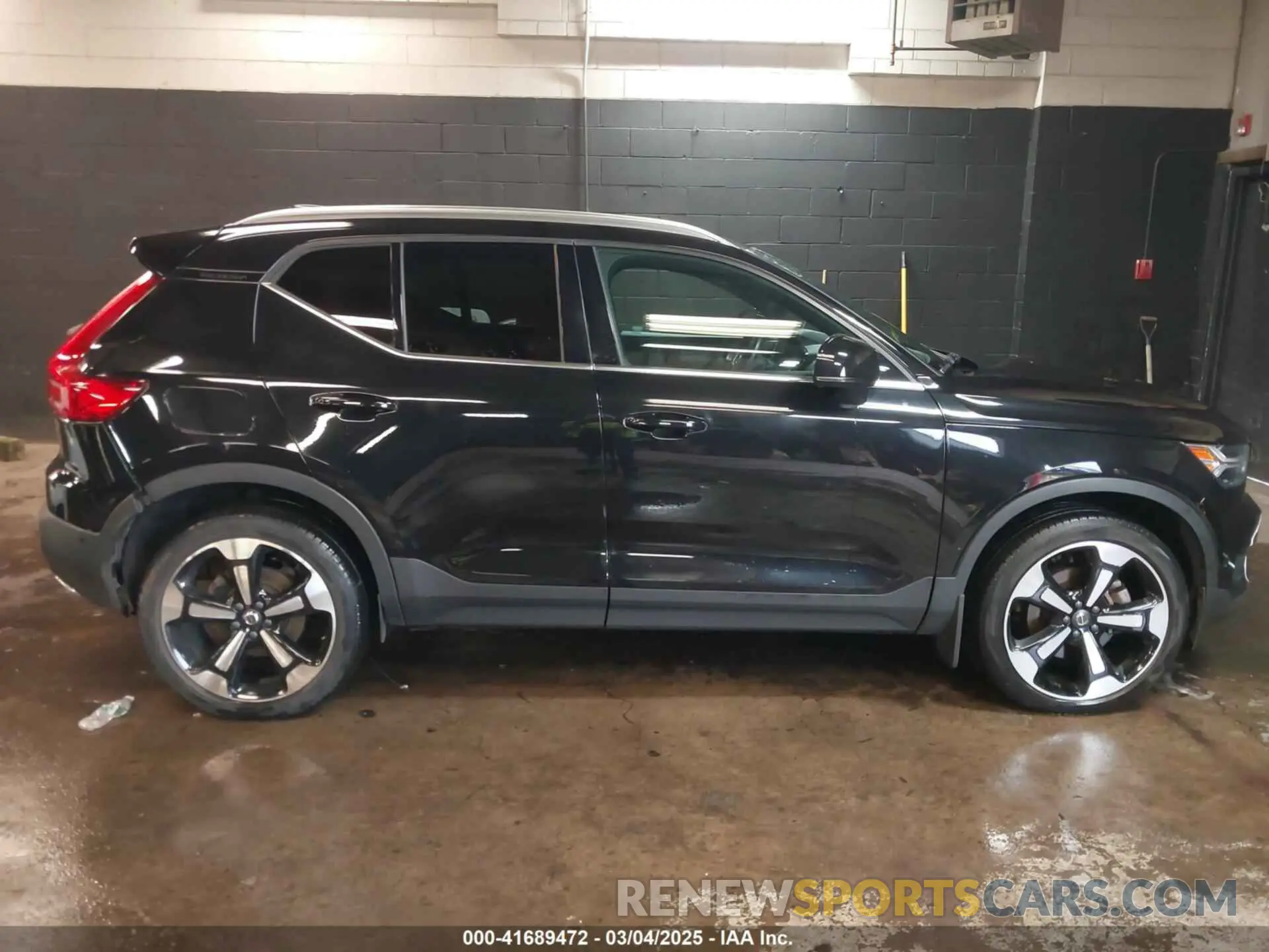 14 Photograph of a damaged car YV4162UL9K2099487 VOLVO XC40 2019