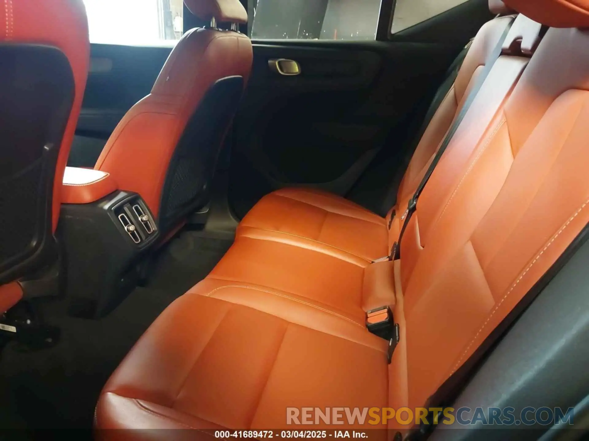 8 Photograph of a damaged car YV4162UL9K2099487 VOLVO XC40 2019
