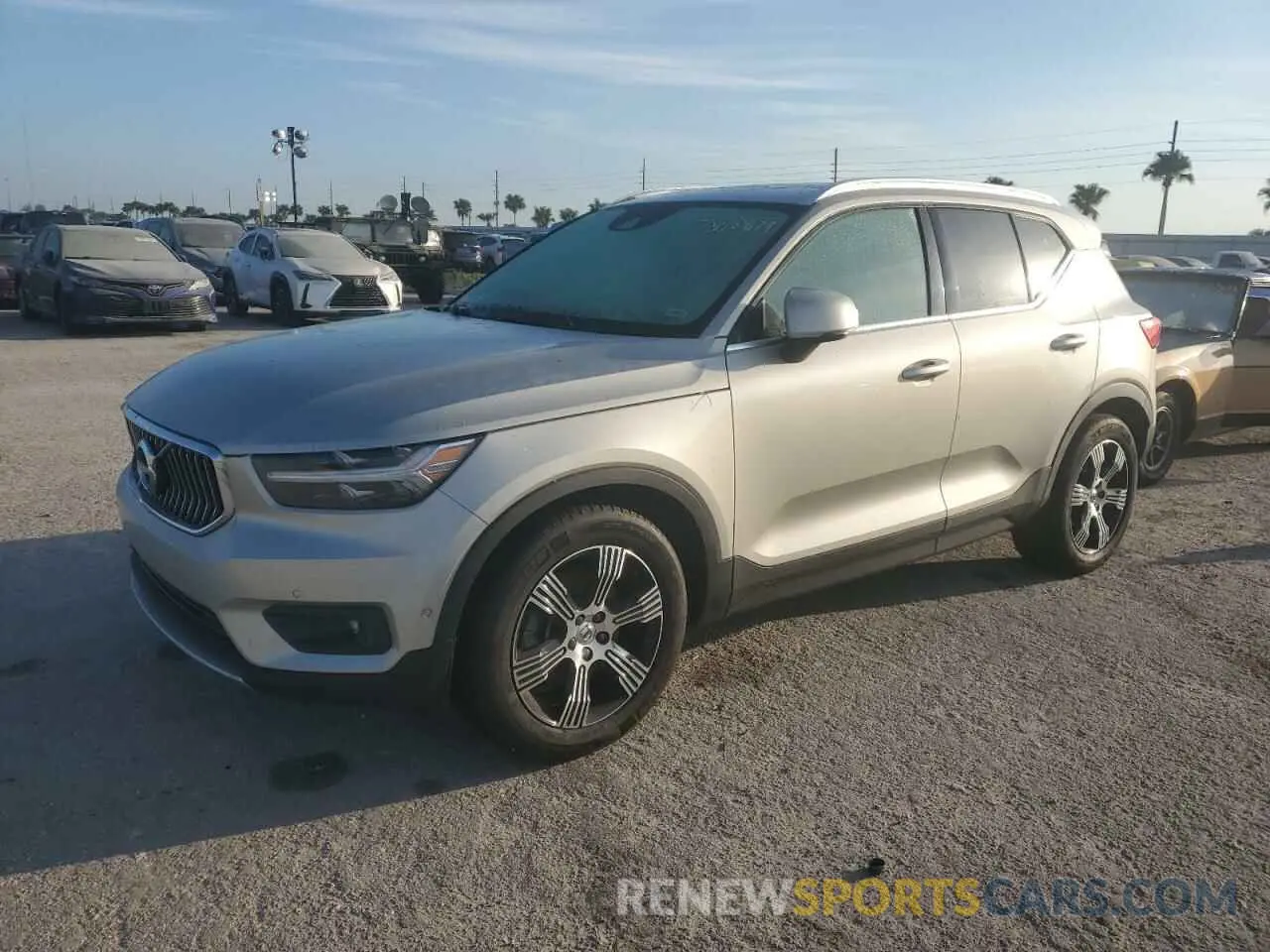 1 Photograph of a damaged car YV4162ULXK2087378 VOLVO XC40 2019