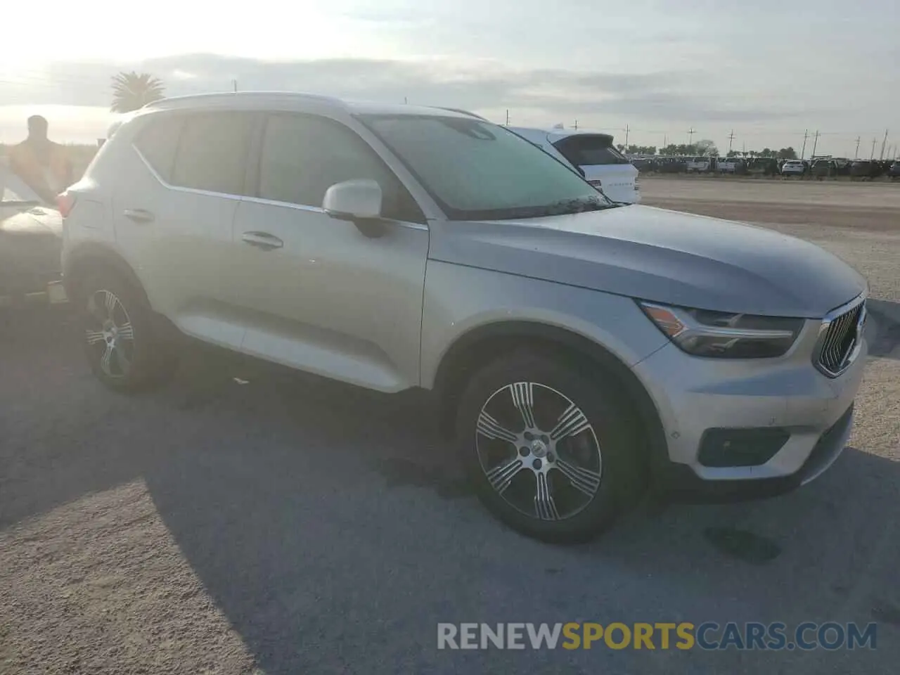 4 Photograph of a damaged car YV4162ULXK2087378 VOLVO XC40 2019