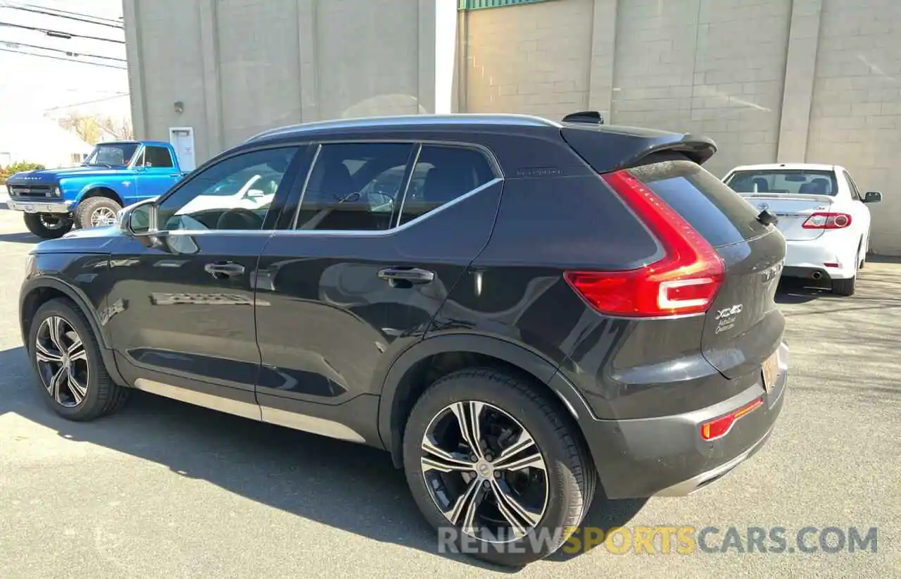 3 Photograph of a damaged car YV4162ULXK2127457 VOLVO XC40 2019