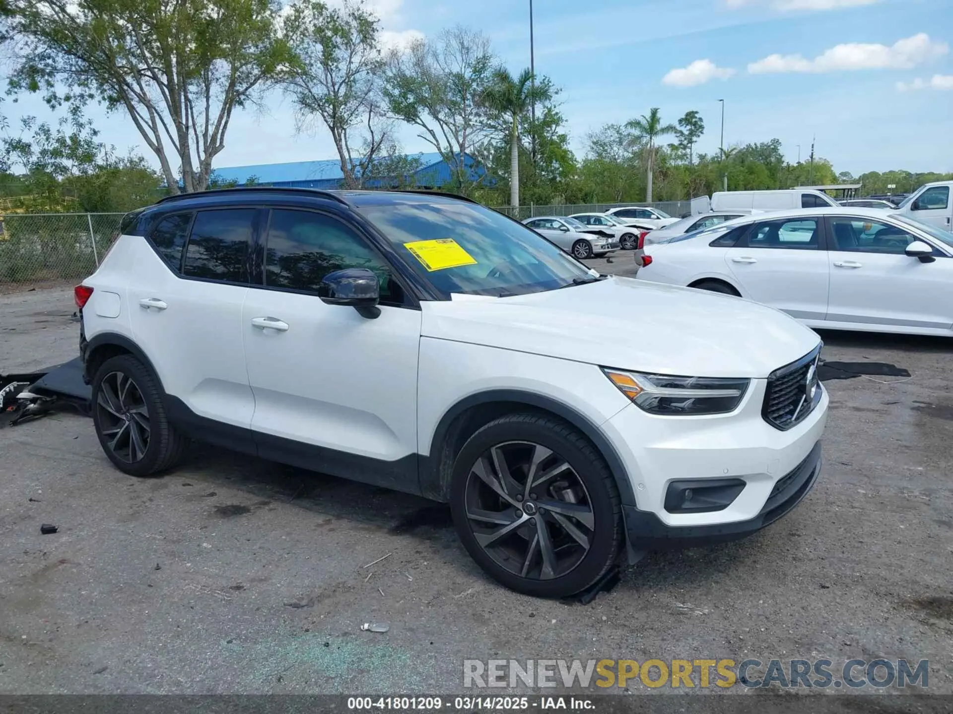 1 Photograph of a damaged car YV4162UM0K2142459 VOLVO XC40 2019