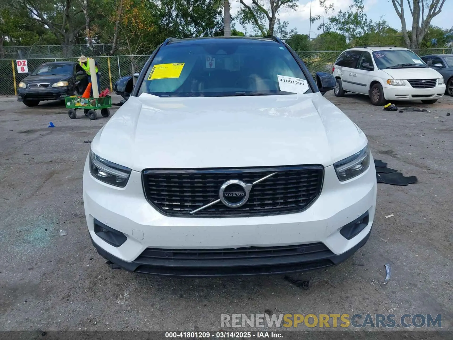 12 Photograph of a damaged car YV4162UM0K2142459 VOLVO XC40 2019