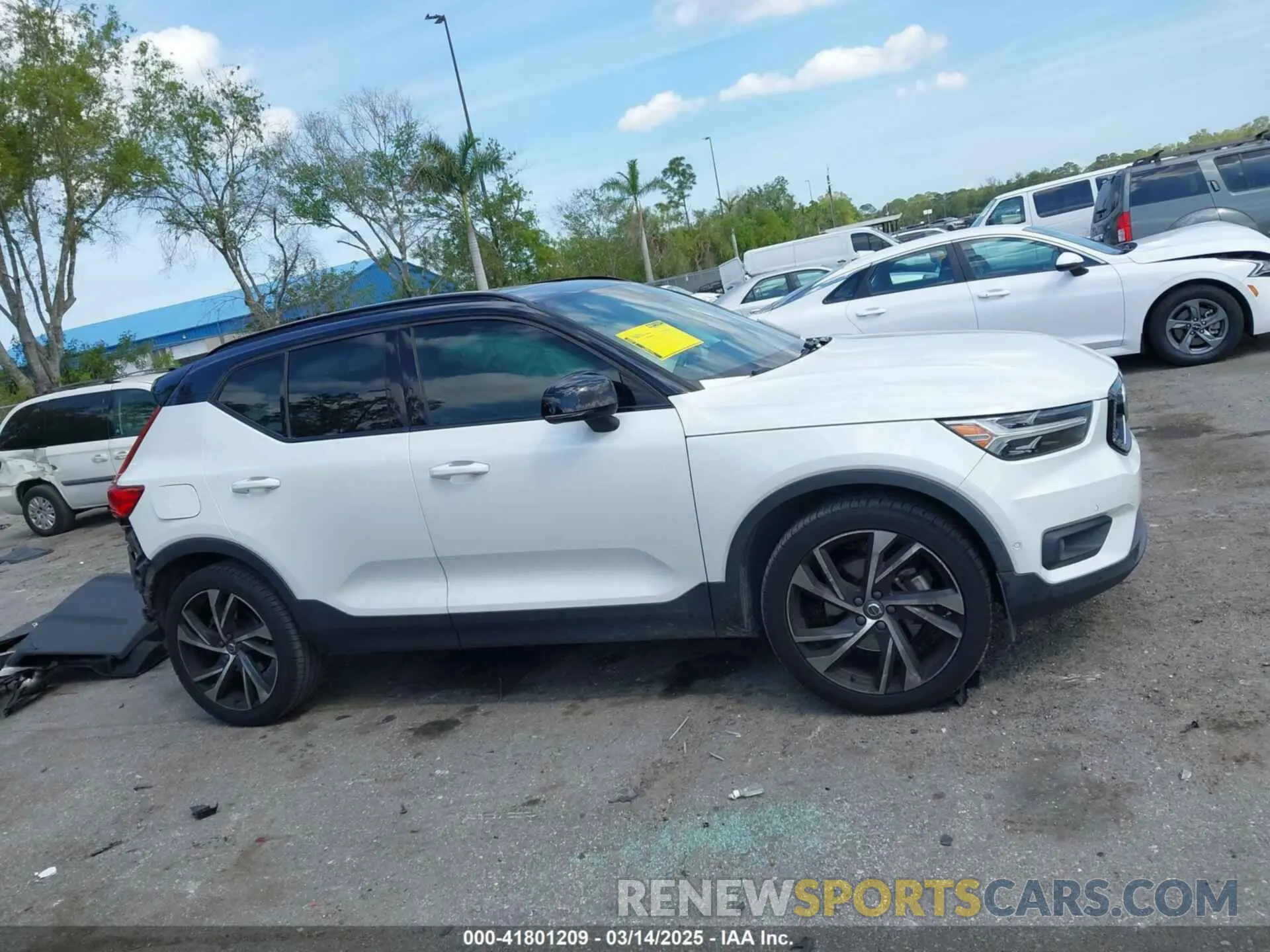 13 Photograph of a damaged car YV4162UM0K2142459 VOLVO XC40 2019