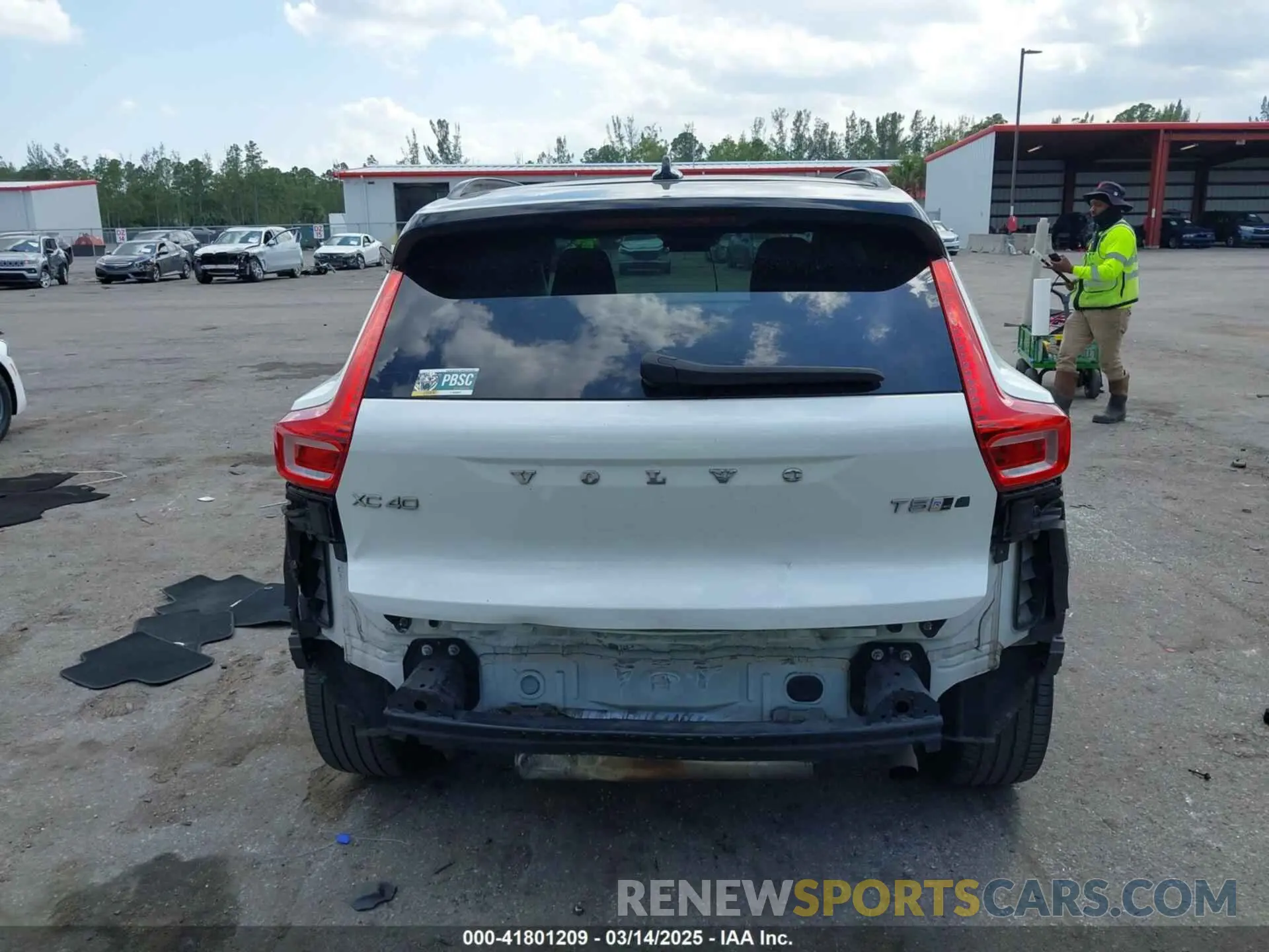 16 Photograph of a damaged car YV4162UM0K2142459 VOLVO XC40 2019