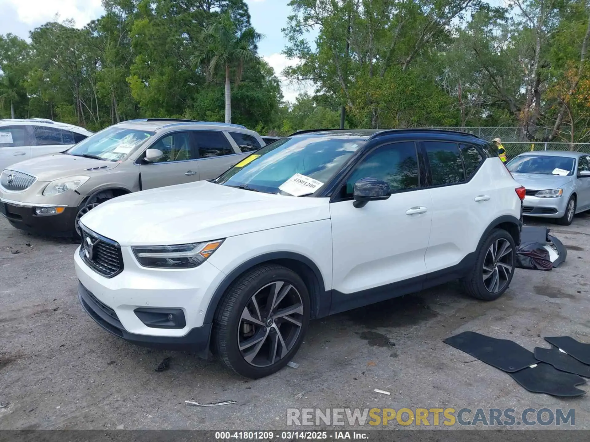 2 Photograph of a damaged car YV4162UM0K2142459 VOLVO XC40 2019