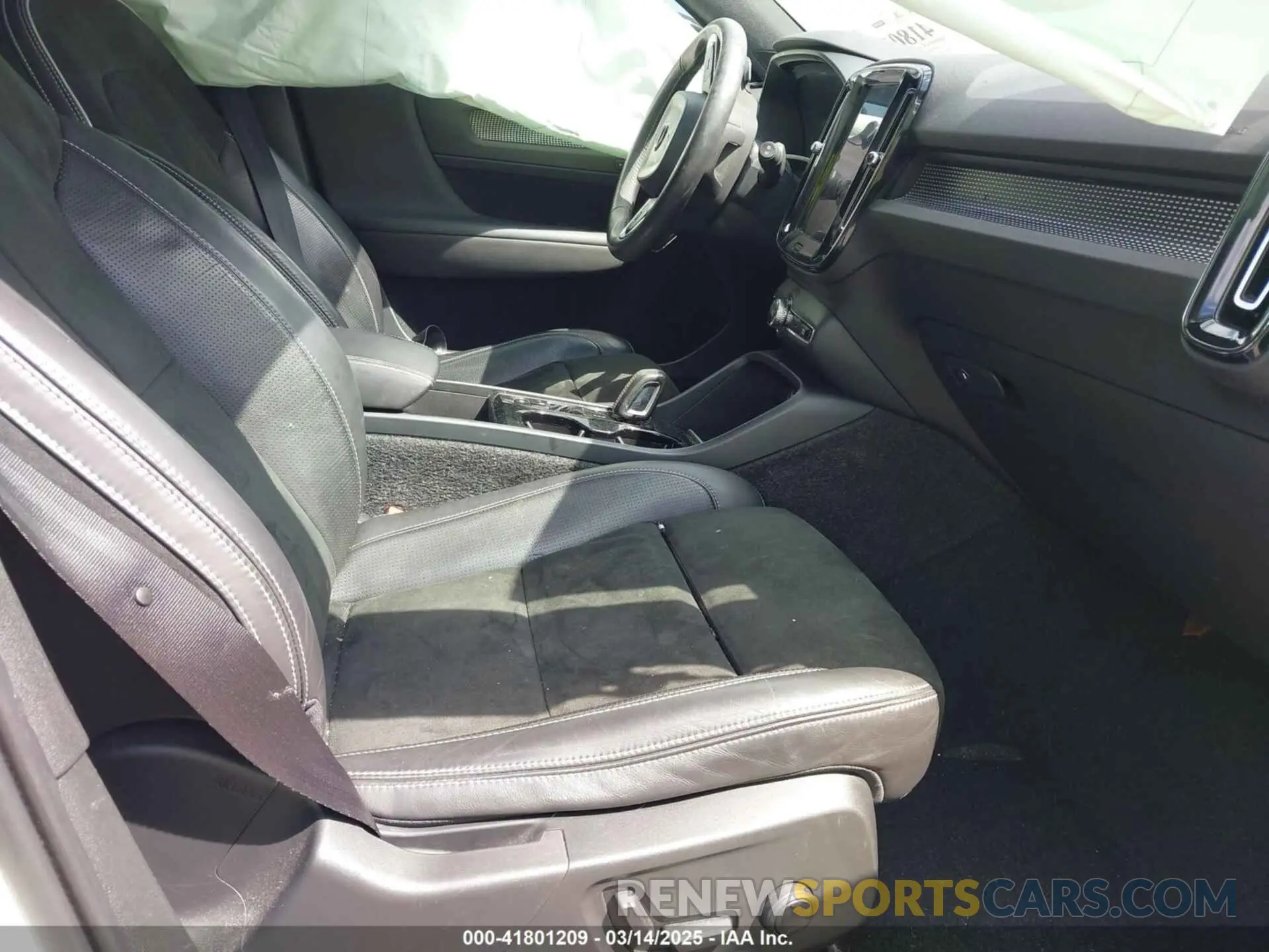 5 Photograph of a damaged car YV4162UM0K2142459 VOLVO XC40 2019