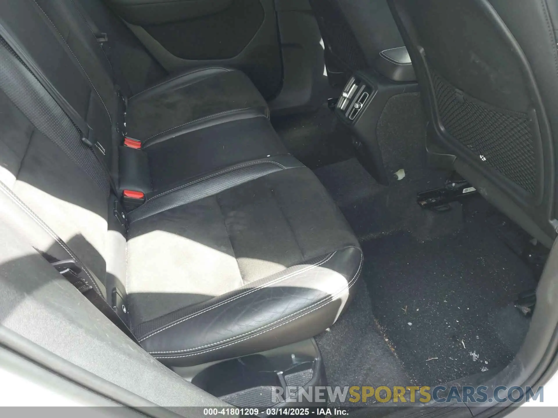 8 Photograph of a damaged car YV4162UM0K2142459 VOLVO XC40 2019