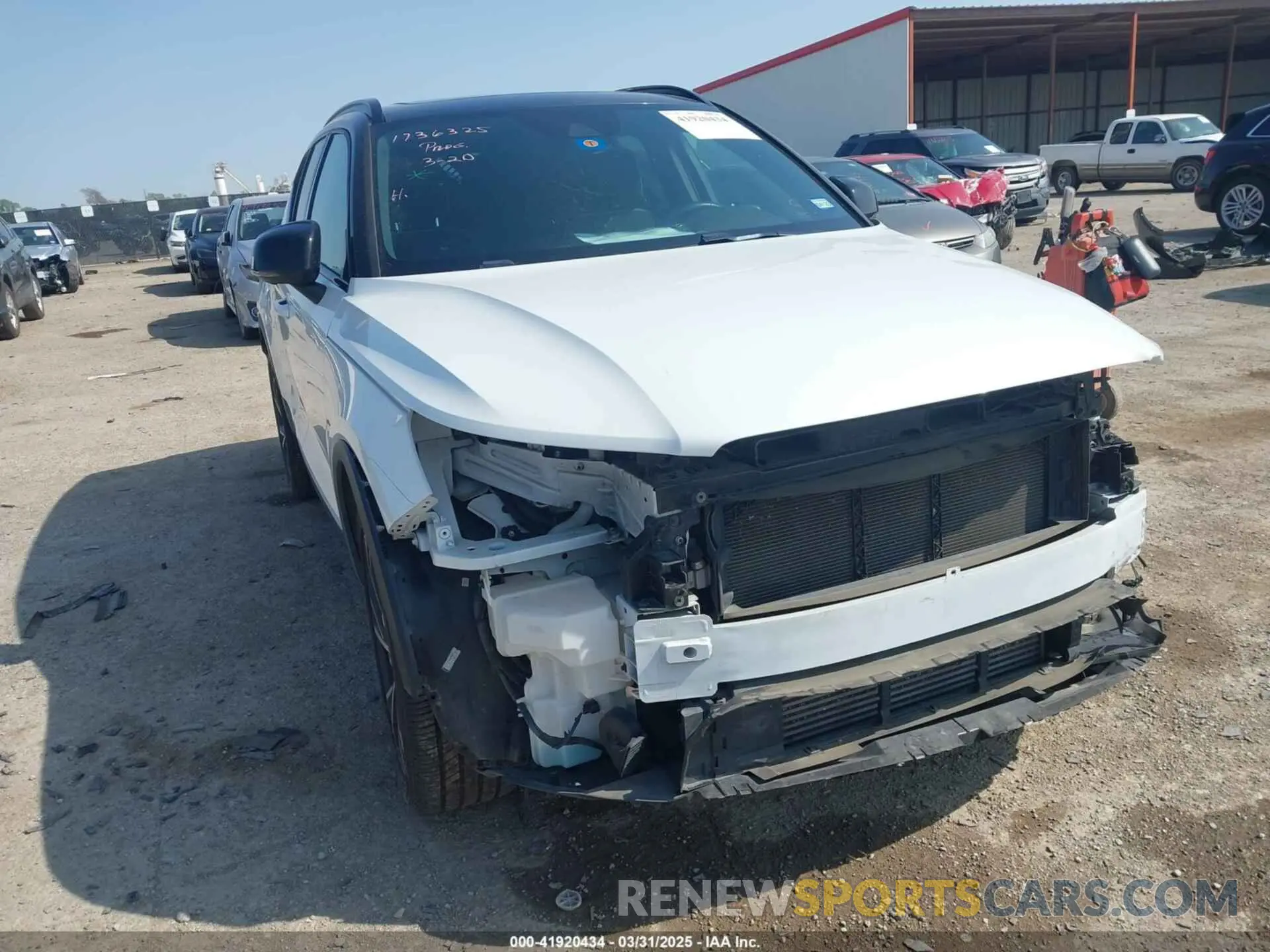 1 Photograph of a damaged car YV4162UM1K2156273 VOLVO XC40 2019