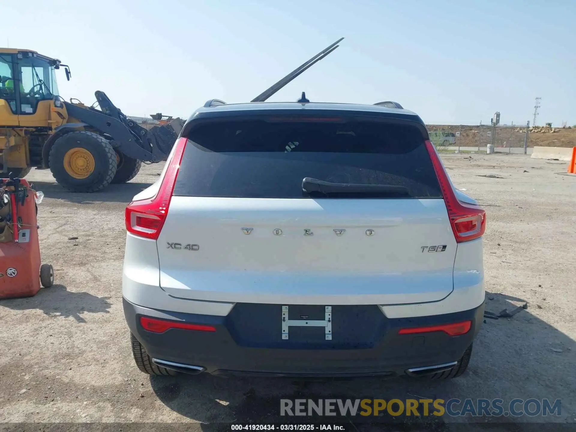 17 Photograph of a damaged car YV4162UM1K2156273 VOLVO XC40 2019