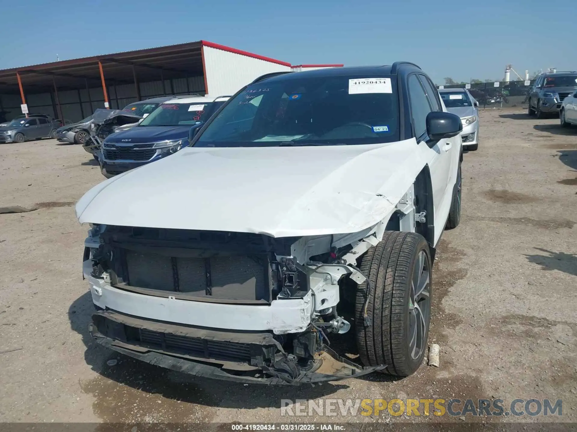 2 Photograph of a damaged car YV4162UM1K2156273 VOLVO XC40 2019