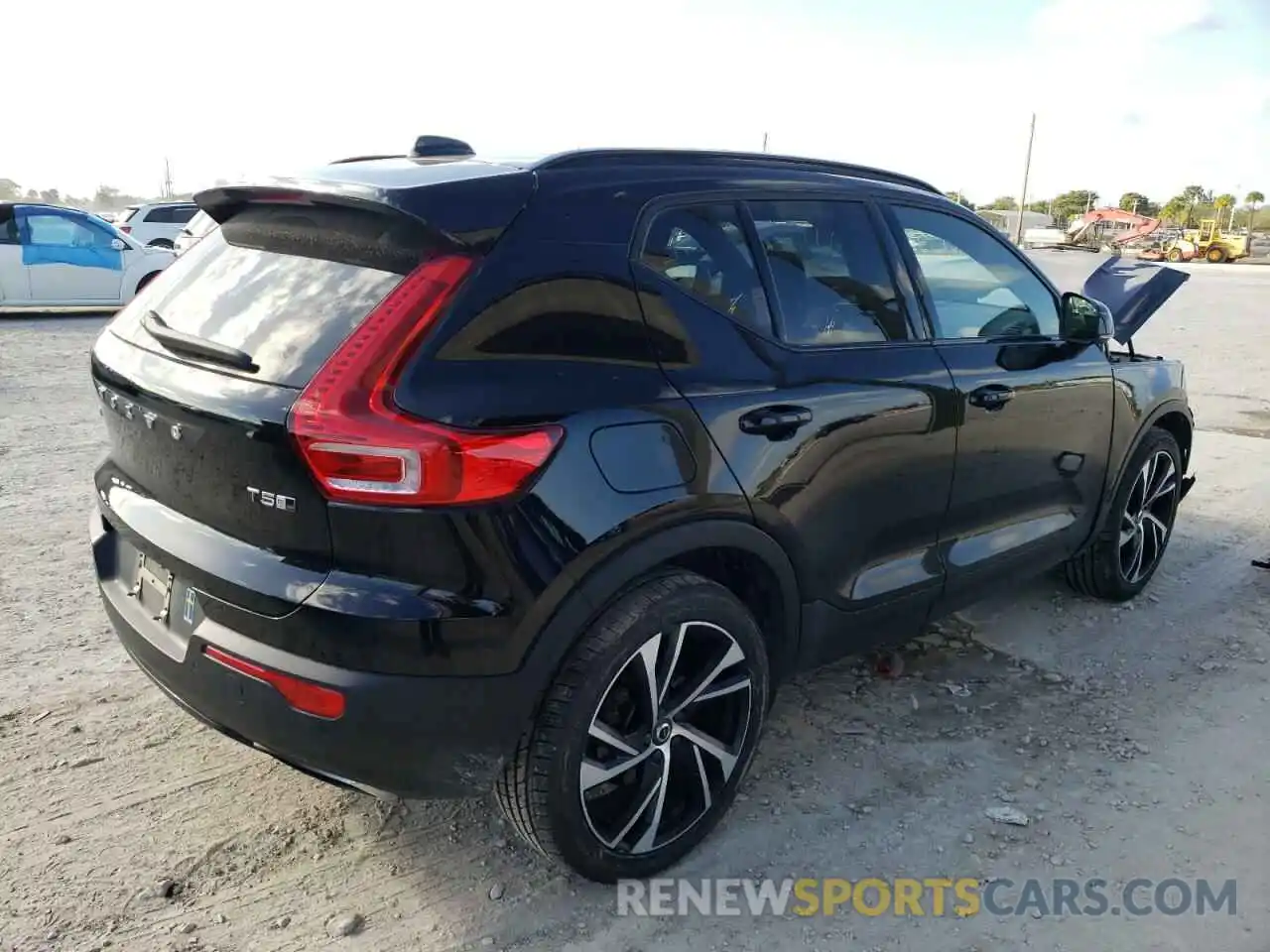 4 Photograph of a damaged car YV4162UM2K2095435 VOLVO XC40 2019