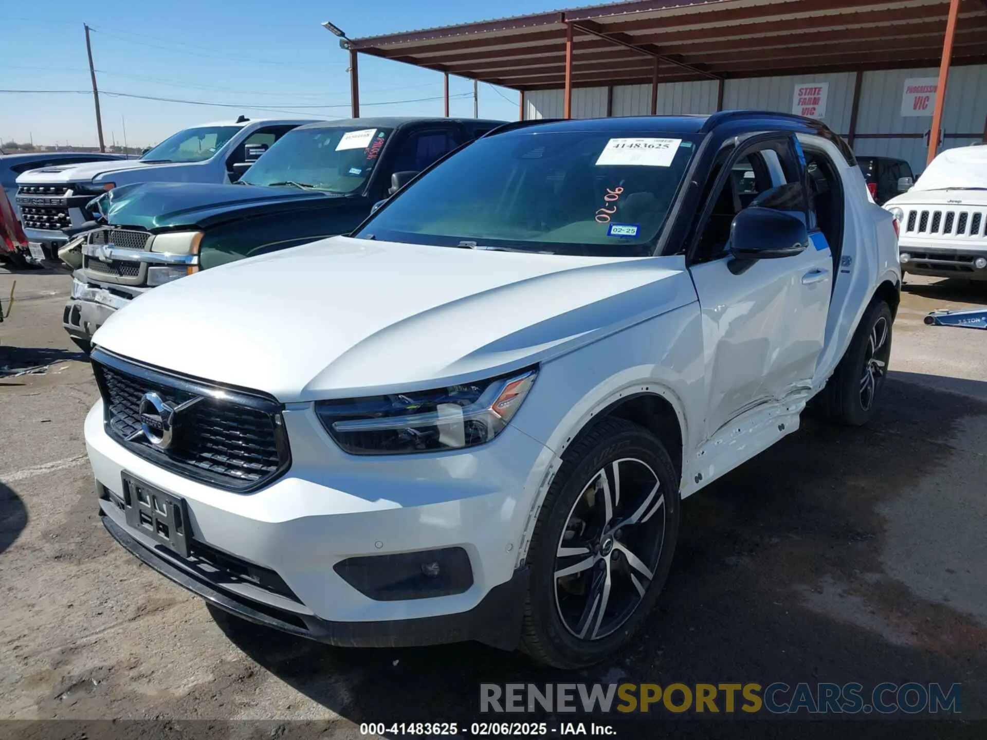 2 Photograph of a damaged car YV4162UM3K2067773 VOLVO XC40 2019
