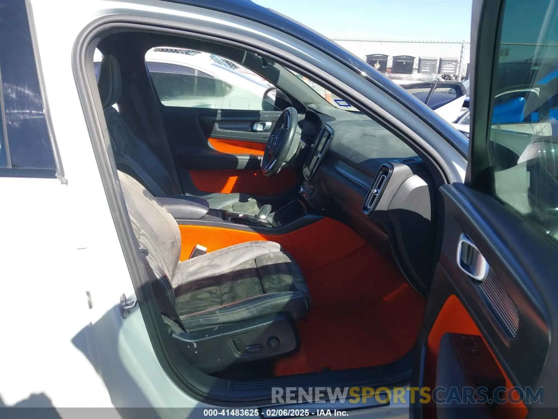 5 Photograph of a damaged car YV4162UM3K2067773 VOLVO XC40 2019