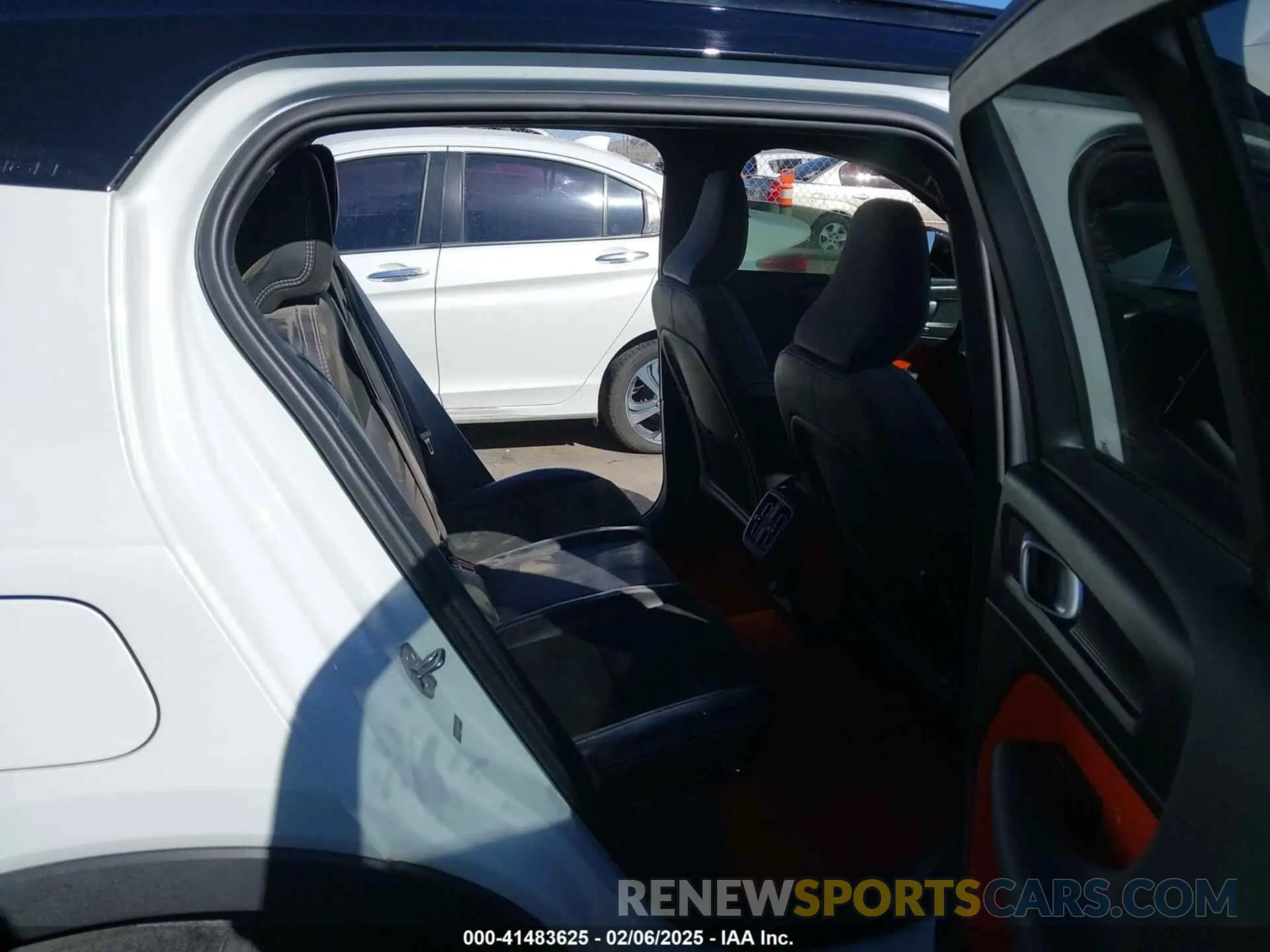 8 Photograph of a damaged car YV4162UM3K2067773 VOLVO XC40 2019