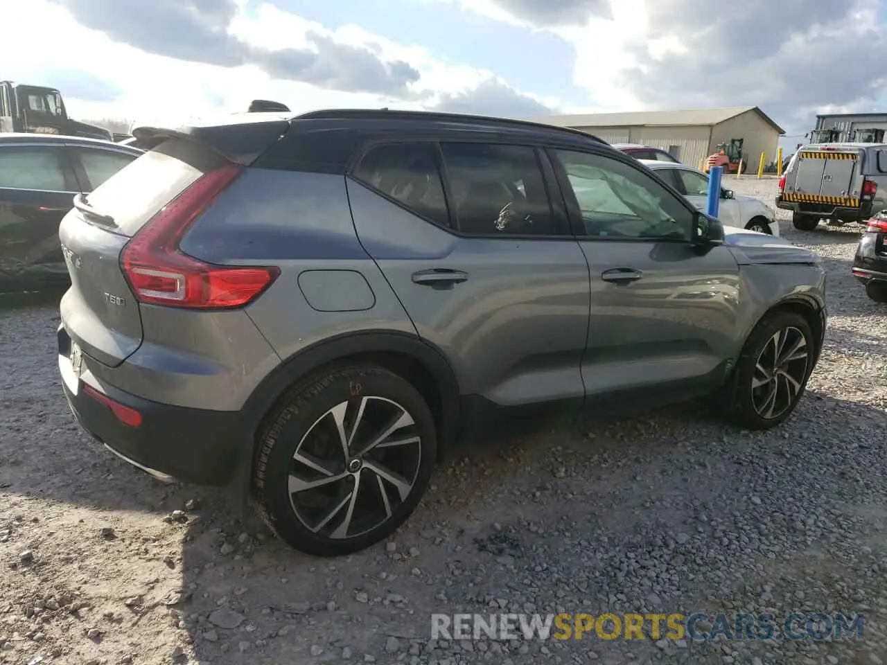3 Photograph of a damaged car YV4162UM4K2155926 VOLVO XC40 2019