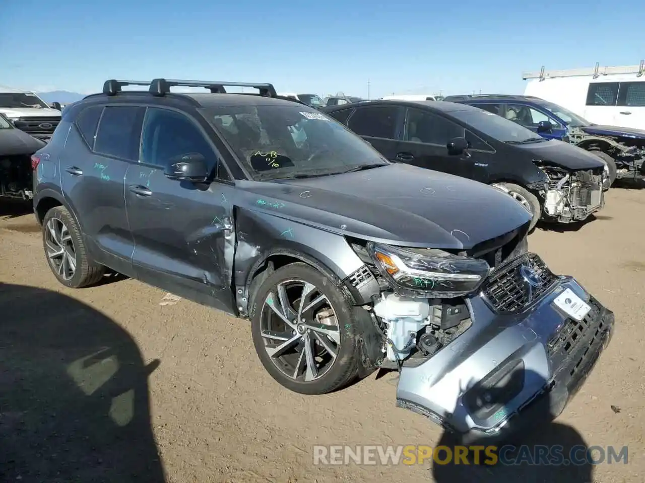 1 Photograph of a damaged car YV4162UM5K2056032 VOLVO XC40 2019