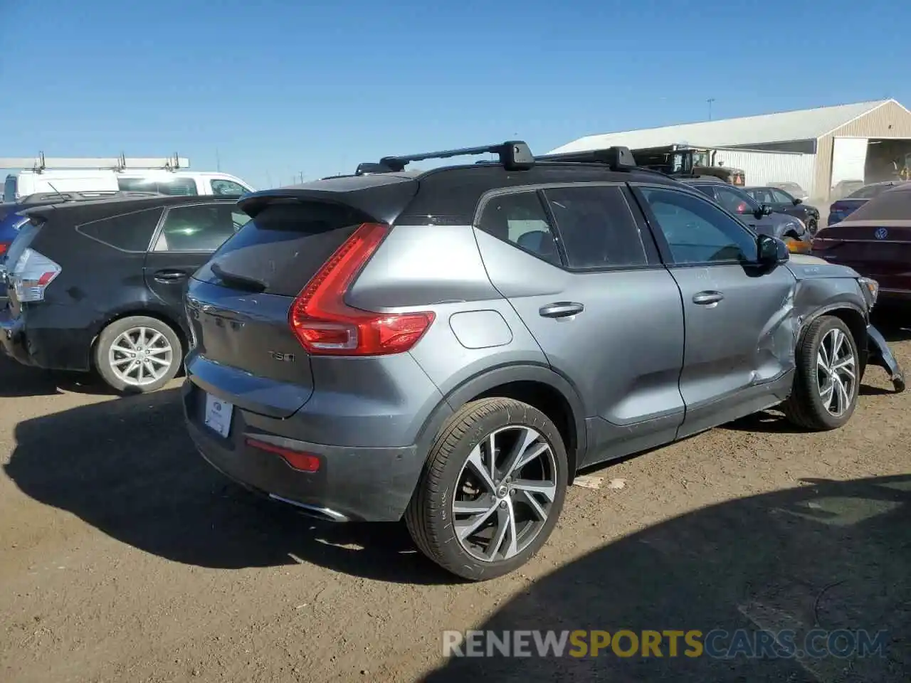 4 Photograph of a damaged car YV4162UM5K2056032 VOLVO XC40 2019