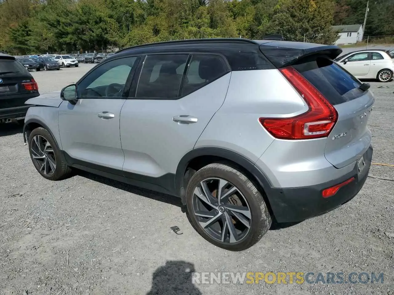 2 Photograph of a damaged car YV4162UM5K2141629 VOLVO XC40 2019