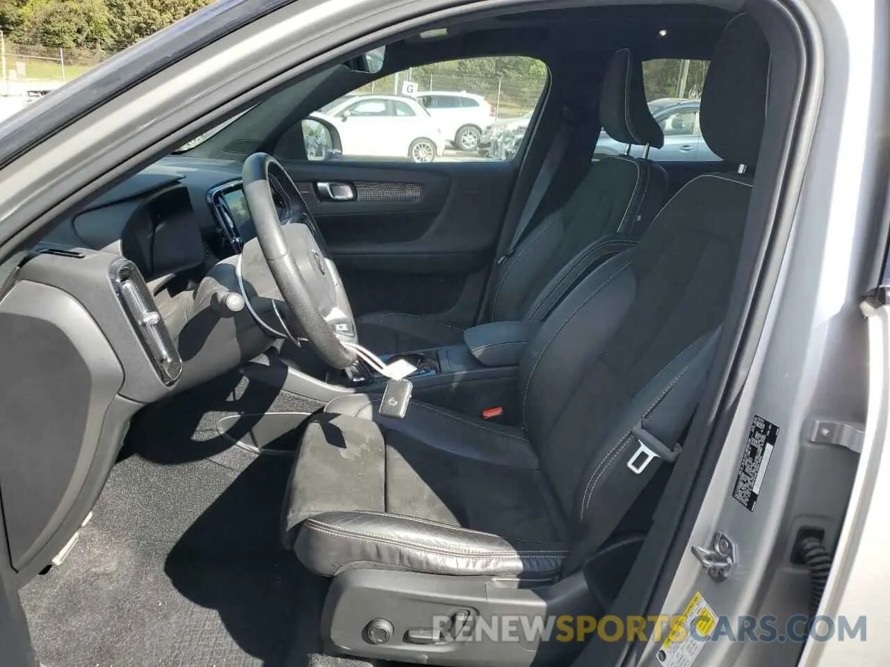7 Photograph of a damaged car YV4162UM5K2141629 VOLVO XC40 2019