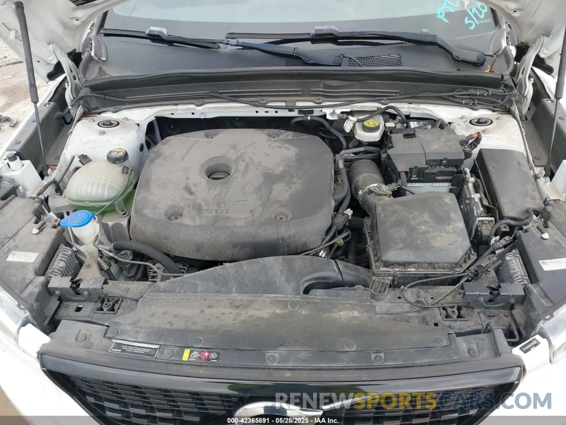 10 Photograph of a damaged car YV4162UM6K2085605 VOLVO XC40 2019