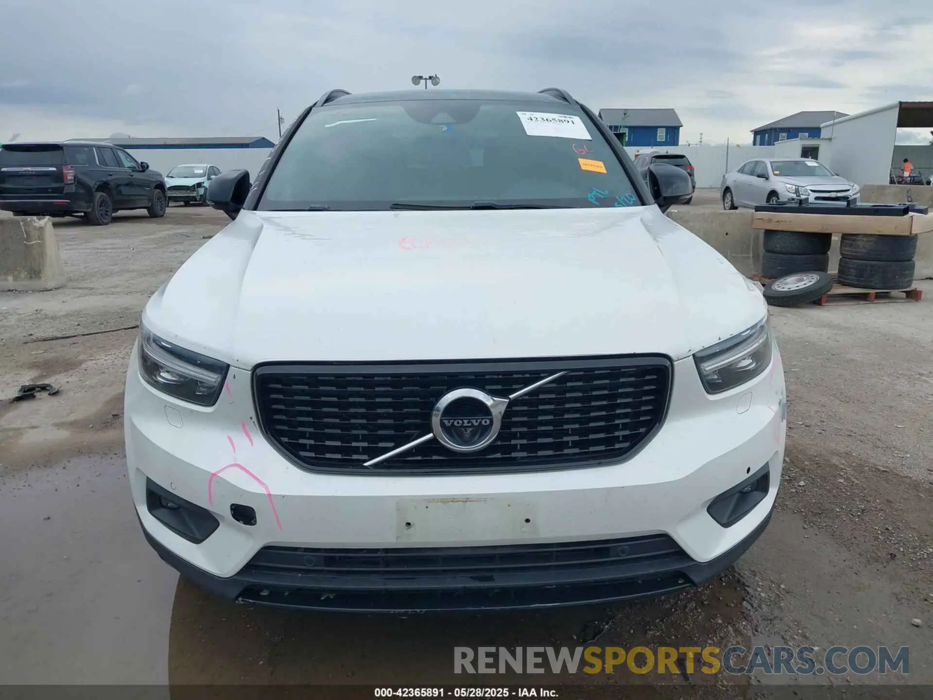 12 Photograph of a damaged car YV4162UM6K2085605 VOLVO XC40 2019