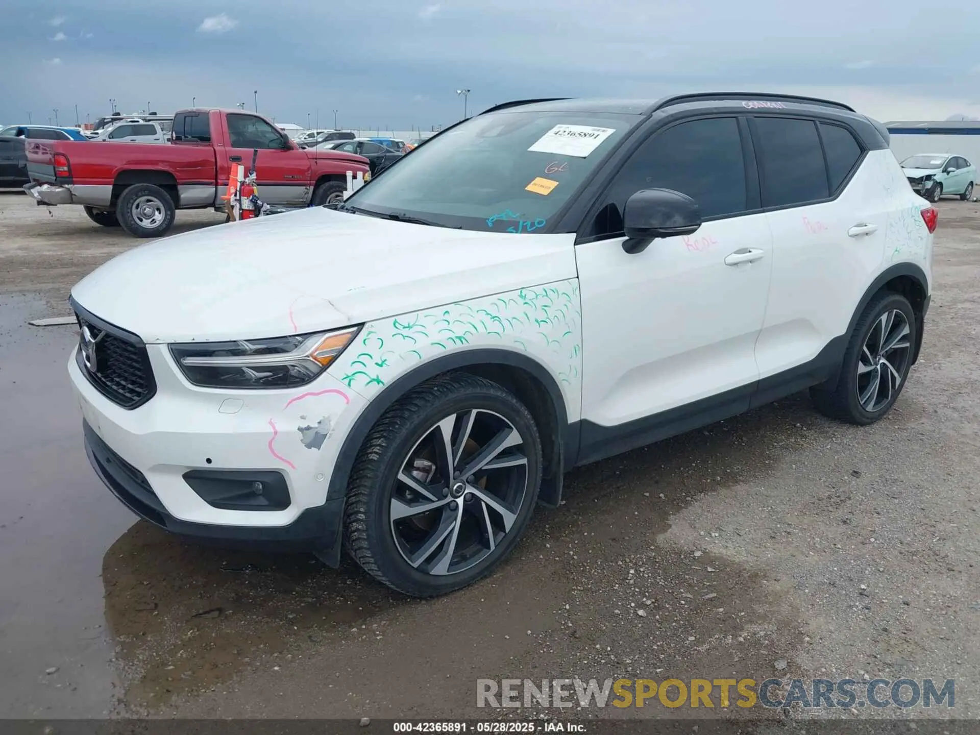 2 Photograph of a damaged car YV4162UM6K2085605 VOLVO XC40 2019