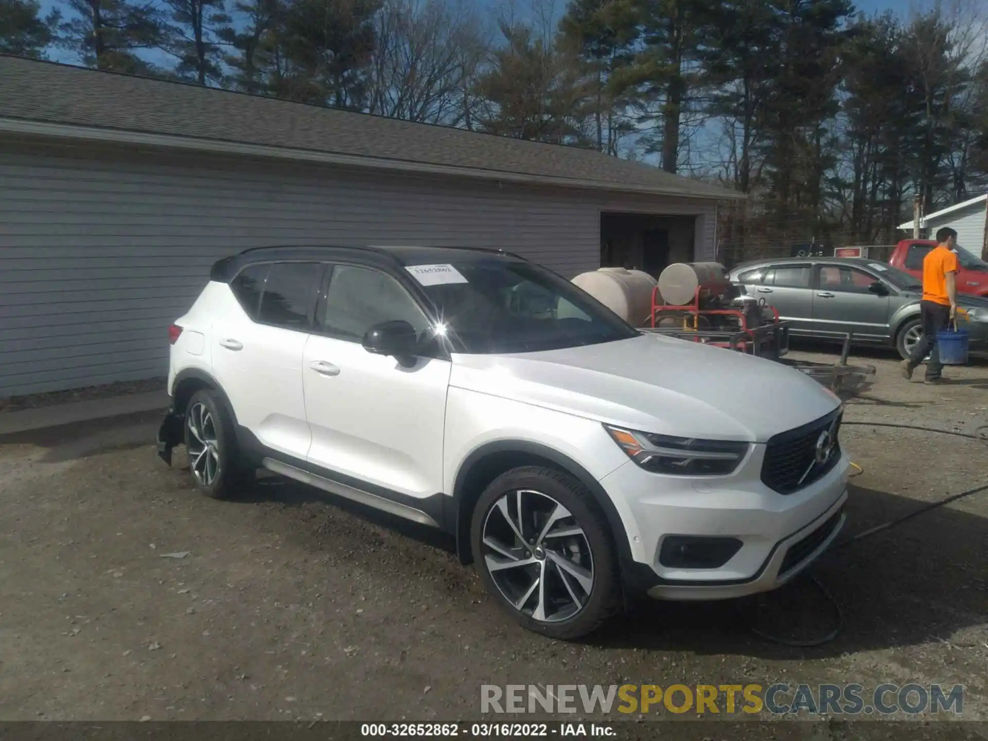 1 Photograph of a damaged car YV4162UM7K2123696 VOLVO XC40 2019