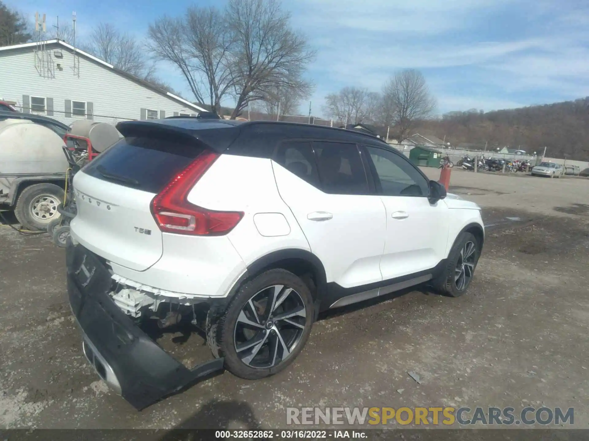 4 Photograph of a damaged car YV4162UM7K2123696 VOLVO XC40 2019