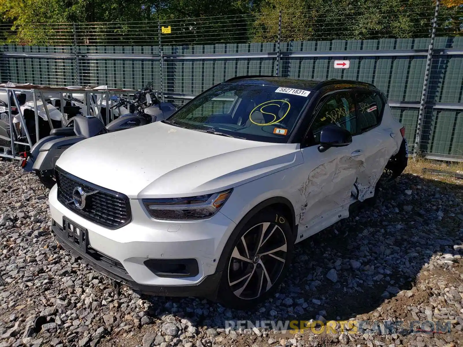 2 Photograph of a damaged car YV4162UM8K2138823 VOLVO XC40 2019